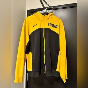 Iowa Hawkeyes Nikes men zip up jacket